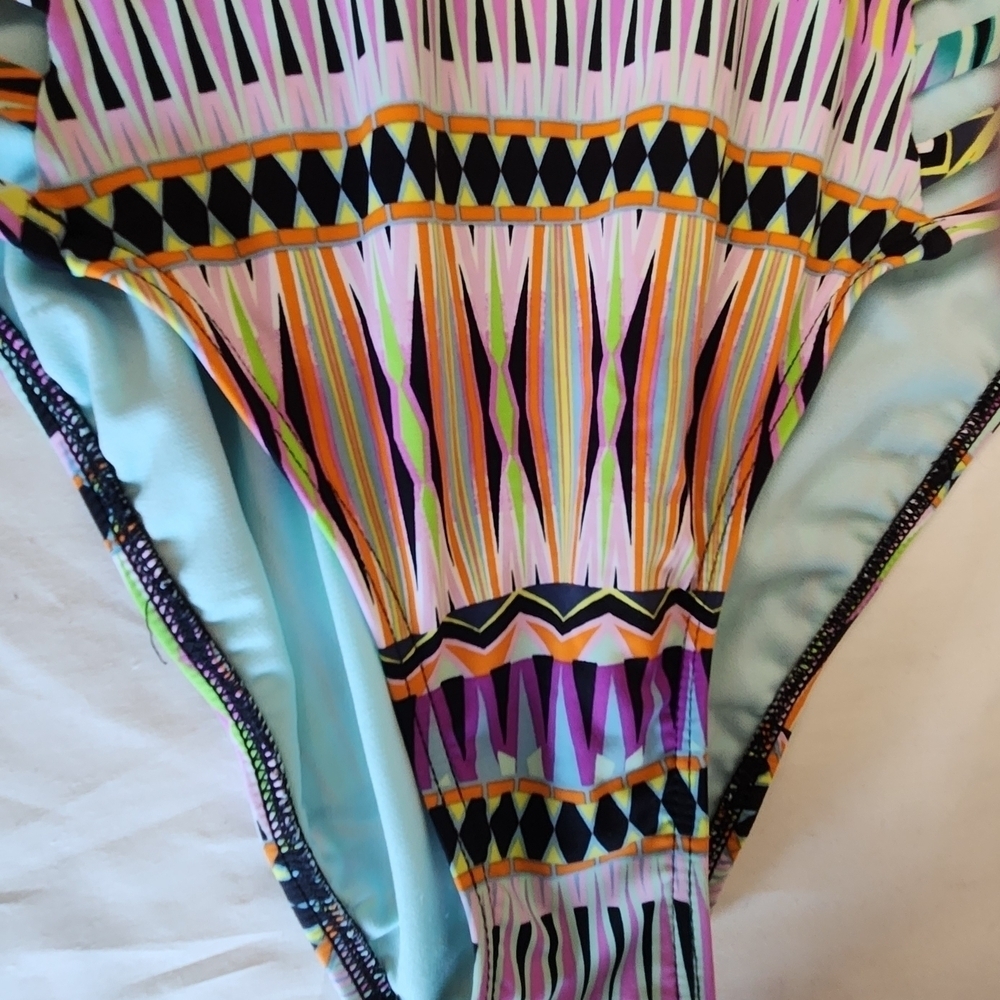 SOLD!!!!bar III Womens 1 Piece Colorful Geometric Swimsuit XL NWOT Resort. Beach - Picture 6 of 9
